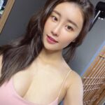 Lin Chenyi Instagram - 本週由於本人不適以及颱風關係，「亦起出來玩」停更一週，改成用直播的方式陪伴大家，待會19:00在YT見囉！ 頻道連結 👉🏻 https://youtube.com/@zhenyi_yuna ⚠️這次會先在直播公開10萬訂閱日期與報名人數👏🏻 #亦起出來玩 #好久沒直播 #打個遊戲陪大家
