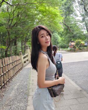 Lin Chenyi Instagram - 看著去日本的照片，
開始懷念那裡的拉麵了🤤

#明治神宮 #日本 #travel