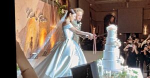 Lin Chenyi Instagram - 第一次看到Kid哥如此深情的眼神，尤其看著新娘時，眼裡充滿著粉紅泡泡跟小星星，彷彿愛情漫畫中男女主角會出現的那種眼睛，連我們都感受到野人村長的幸福～再次恭喜Kid哥娶到如此美好的Rita，祝你們幸福999999（要能包容村長的瘋狂真是不容易啊～）

#木木真的好可愛啦
#今天是來騙人生小孩的吧
#幸福滿滿感動十足