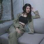 Lin Chenyi Instagram - 本來還在迷途的路上，開會完之後， 頓時有了方向， 腦海完整的想像畫面，充滿感動與期待☺️ 套裝 @salut__official #膠片 #igdaily #life #ootd