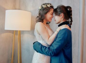 Lin Chenyi Instagram - 真的好替妳開心！
偶爾像姊姊，偶爾又像妹妹般的熊姐～
陪妳經歷不少的風雨，知道你真的很辛苦！
即便被這個世界殘忍地摧殘，妳卻還是維持著妳的善良與勇敢，
還記得有天，一起晚餐聚會的時候，妳跟我分享妳和哥哥的事，妳哭了，我也替妳開心到哭了～
後來一起見證了妳重要的時刻，最幸福的女孩非妳莫屬，這都是妳應得的～
祝福你們要一直幸福長久，999999999999到不能再9為止(๑´ㅂ`๑)