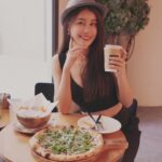 Lin Chenyi Instagram - 我知道po上這一餐下午茶，又要被教練罵了， 但是我想說….！！！ 唉喲～～～真的好好吃喔🥺🥺 photo by @principle48 #快樂都變成脂肪囉 #ㄅㄑㄌ教練 #下午茶 #48哥真會拍 #lunch #igdaily #life