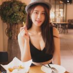 Lin Chenyi Instagram - 我知道po上這一餐下午茶，又要被教練罵了， 但是我想說….！！！ 唉喲～～～真的好好吃喔🥺🥺 photo by @principle48 #快樂都變成脂肪囉 #ㄅㄑㄌ教練 #下午茶 #48哥真會拍 #lunch #igdaily #life