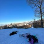 Lin Chenyi Instagram - 流感第四天，看來食療果然不行（因為很不想吃藥）， 沒有比較好反而變得更嚴重， 所以今天認命地去看醫生，開了一堆藥..整個心情很差🥲 只好打開相簿，看看前陣子去滑雪的照片， 嗯～回憶很美，木木很可愛， 整個世界瞬間變得明亮了☺️ #又想去日本了 #流感嚴重 #請大家多保重 #木木真的很可愛 #life #snow #snowboard