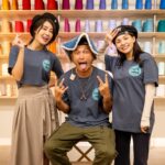 Lin Chenyi Instagram - 沒想到我跟 @circuskidd 出聯名抱抱蝦潮T啦！ 想當初跟他的首次PK就是抱抱蝦， 雖然那次有點輕敵了！！ 但後面他一直說自己沒時間，逃避與我的pk（？ 這次也要謝謝我的好姊姊 @beargenie 力挺， 仨人玩耍的影片，今天會在野人的YT頻道上片～ 另外，「亦起出來玩」今天也是穿著這件潮T去爆釣啦！！ 各位記得收看喲🫶🏻🫶🏻 Kid聯名抱抱蝦潮T會在今天晚上6點正式販售 販售連結在這裡🔗 https://www.justkid.net/categories/new #等等亦起出來玩會先見面 #這次潮T真的很讚啦 #男女都能駕馭的中性色