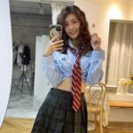 Lin Chenyi Instagram - 也笑太開心了吧～～ 跟上學院風👊🏻 美式證件照初體驗 謝謝FiFi當我的道具🤣🤣🤣 #美式證件照
