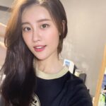 Lin Chenyi Instagram - 韓式髮根燙根本就是我的救星， 以前只要偷懶一天沒洗頭， 就會被誤會是不是好幾天沒洗，真的很可憐🥹 感謝我的救星 @hairwilliam_komm 除了幫我解決這個困擾，還幫我染了一個充滿質感的巧克力色🔥 #哇哈哈 #我已經一天沒洗頭了 #頭髮還很蓬鬆 #太開心了吧 #life #igdaily #hair