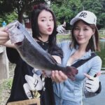 Lin Chenyi Instagram - 今天又來跟學姊學習路亞， 第一次玩小烏龜，好喜歡❤️ 這邊的鱸魚真的好肥～～ 學姊說我第一次使用小烏龜只炒了兩盤小米粉，她很欣慰～ 只能說有學姊這樣的路亞導師，太幸福啦☺️☺️ #fishing #lure #youtube #life #blackbass #ootd