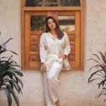 Lin Laishram Instagram - Monday vibes✅ #MondayChic #linenclothing #slowfashionblogger #slowfashion Photographer: @chitrdev.in Make up & Hair: @makeupbyangana Outfit: @thehaimishliving Jewellery: @shamooosana Assisted by: @gopaleseema