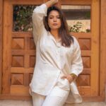 Lin Laishram Instagram - Monday vibes✅ #MondayChic #linenclothing #slowfashionblogger #slowfashion Photographer: @chitrdev.in Make up & Hair: @makeupbyangana Outfit: @thehaimishliving Jewellery: @shamooosana Assisted by: @gopaleseema