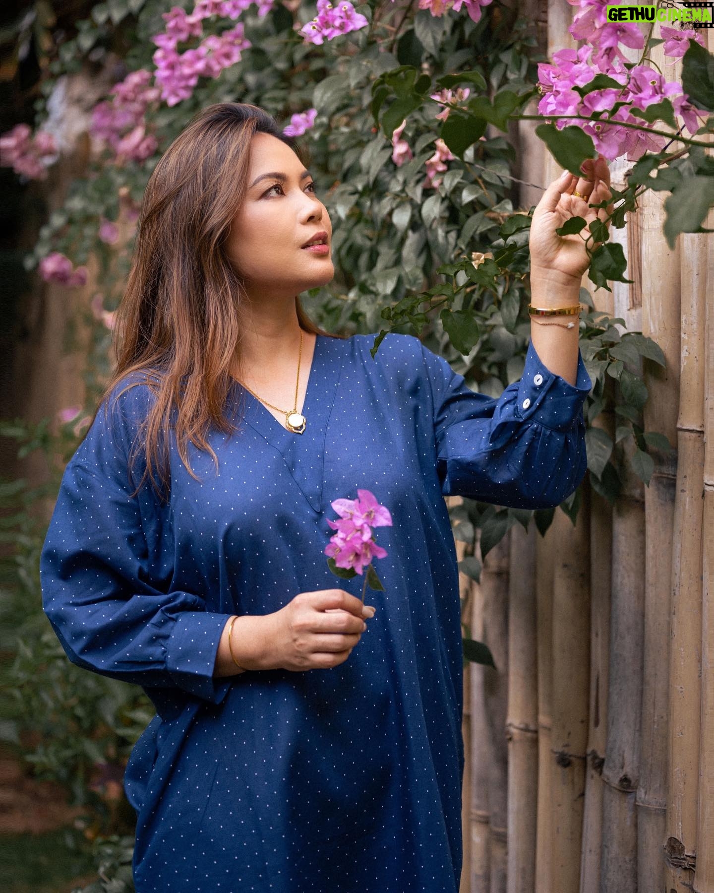 Lin Laishram Instagram - Chillin’ with the flowers, letting life bloom at its own pace. Pause & Reflect ⏸️🧘♀️ #EasyBreezyDays #NatureLover . . Photographer: @chitrdev.in Make up & Hair: @makeupbyangana Outfit: @thehaimishliving Jewellery: @shamooosana Assisted by: @gopaleseema