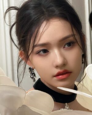 Lin Yun Instagram - 裙子想开了🌼
