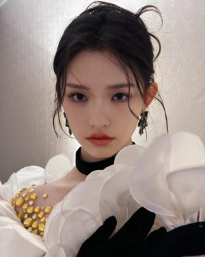 Lin Yun Instagram - 裙子想开了🌼