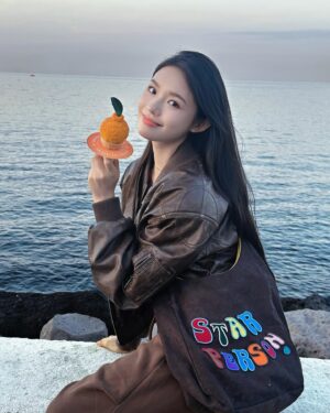 Lin Yun Instagram - 🥐 🍊🌊 🌇