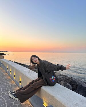 Lin Yun Instagram - 🥐 🍊🌊 🌇