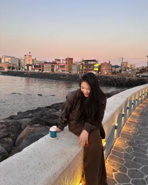 Lin Yun Instagram - 🥐 🍊🌊 🌇