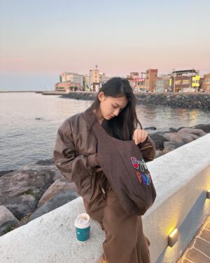 Lin Yun Instagram - 🥐 🍊🌊 🌇