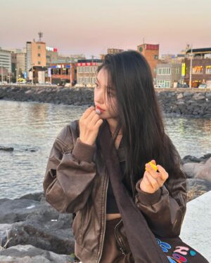 Lin Yun Instagram - 🥐 🍊🌊 🌇