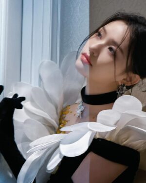 Lin Yun Instagram - 裙子想开了🌼