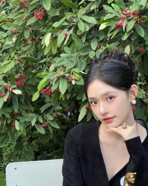 Lin Yun Instagram - 超喜欢珍珠耳环🧏🏻‍♀️