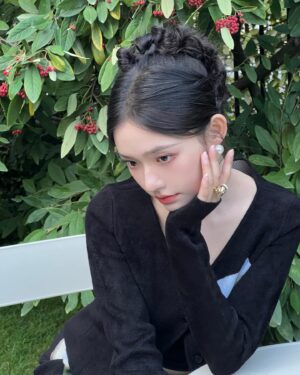 Lin Yun Instagram - 超喜欢珍珠耳环🧏🏻‍♀️