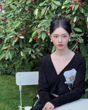 Lin Yun Instagram - 超喜欢珍珠耳环🧏🏻‍♀️