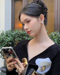 Lin Yun Instagram - 超喜欢珍珠耳环🧏🏻‍♀️