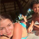 Lina Castrillón Instagram - ☀️2024 🌴 Mente feliz Vida feliz …. 💭 De ahí viene todo … Que sea un año amoroso para todos … 🙌🙏🏻