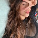 Lina Castrillón Instagram - Ni atrás Ni adelante Aquí 🙌… Ahora . Para mi y para ti .🫶