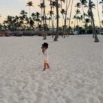 Lina Castrillón Instagram - ☀️2024 🌴 Mente feliz Vida feliz …. 💭 De ahí viene todo … Que sea un año amoroso para todos … 🙌🙏🏻