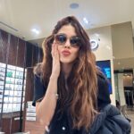 Lina Castrillón Instagram - 😎Unas gafas aburridas… ✌🏼jamás !! @opticasgmo Hey !! hasta el 28 de Nov BLACK FRIDAY en toda las tiendas GMO del país !