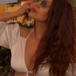 Lina Castrillón Instagram - Cuando el viento no sople a tu favor. 🌬🌬🌬🌬🌬🌬🌬🌬🌬🌬 Piensa : Es ahí cuando desordena y arrasa Cuando se lleva todo lo suelto Lo flojo , lo que no es necesario Lo que se va siempre deja espacio Para algo nuevo . 🌬🌬🌬🌬🌬🌬🌬🌬🌬🌬 Para mi ! Y para ustedes.🫶