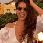 Lina Castrillón Instagram - Cuando el viento no sople a tu favor. 🌬🌬🌬🌬🌬🌬🌬🌬🌬🌬 Piensa : Es ahí cuando desordena y arrasa Cuando se lleva todo lo suelto Lo flojo , lo que no es necesario Lo que se va siempre deja espacio Para algo nuevo . 🌬🌬🌬🌬🌬🌬🌬🌬🌬🌬 Para mi ! Y para ustedes.🫶
