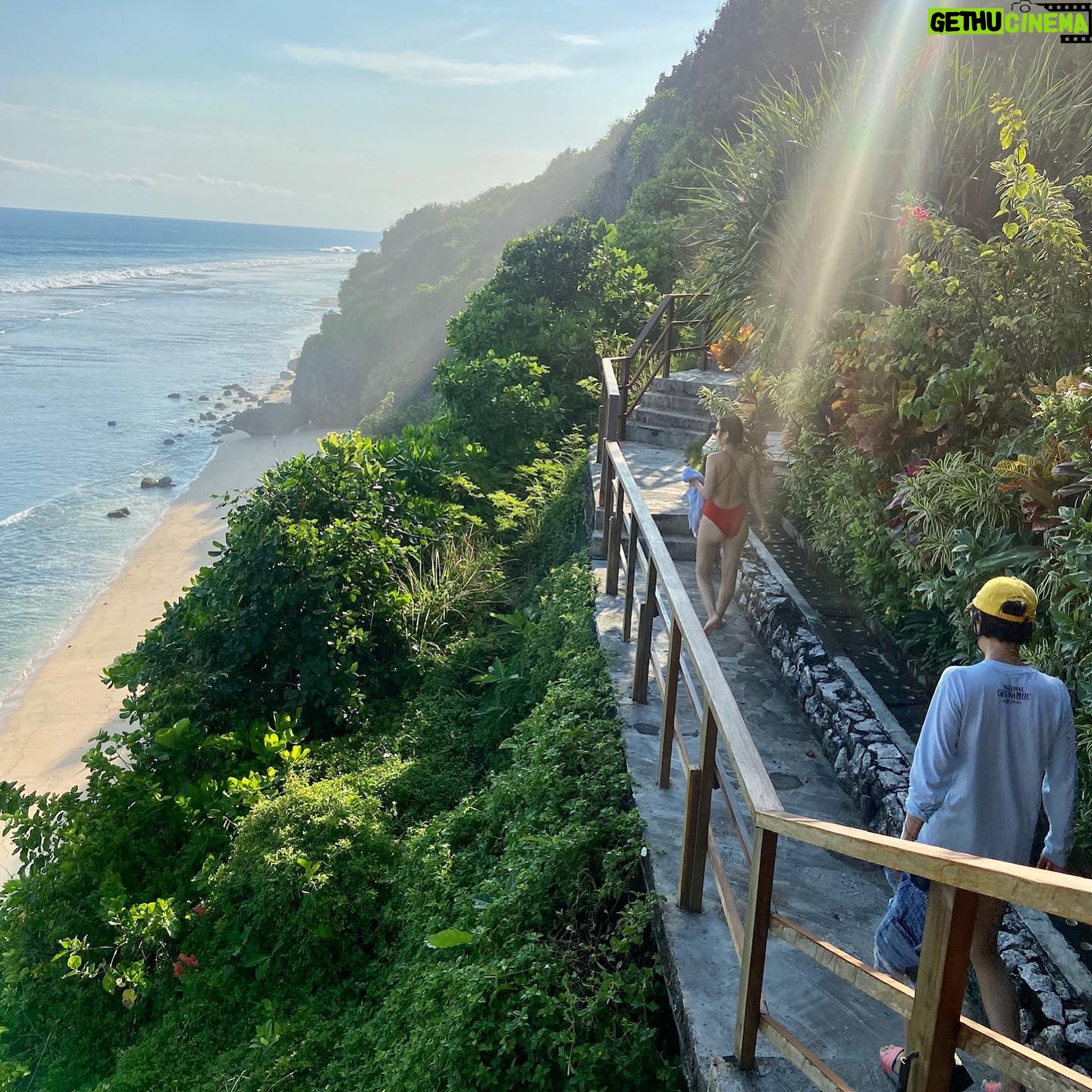 Lina Esco Instagram - sampai kita bertemu lagi 🌘🌞🌈 🛵 photo by @nomeatnomad