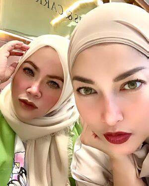 Linda Ramadhanty Instagram - Kamu tanpa Ku, Butiran Debu.. 
Aku tanpa Mu, Cari Yang Baru… 🤪 

Bercandaaaa 🤣😂🤪 

@novita_givi dimana kamu ka? Wkwkwwk..