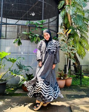 Linda Ramadhanty Instagram - Dress: @hijab_arrafiofficial 
Terimakasih bunda cantik @bundahanim_arrafi Barakallah ❤️❤️