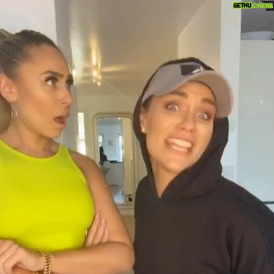 Linda Teodosiu - 2.5K Likes - ... Rosenkrieg 🥀 Part 1
Für mehr Videos: @porzer_chickzz
#rosenkrieg #song #blumio #tiktok #singer #comedy #fun #votd #friends #couple #videooftheday #germansong #germany #girls #quarantine #hate #relationshipmemes #videoclip #ootd #outfitinspiration #outfitoftheday #happyeaster #easter