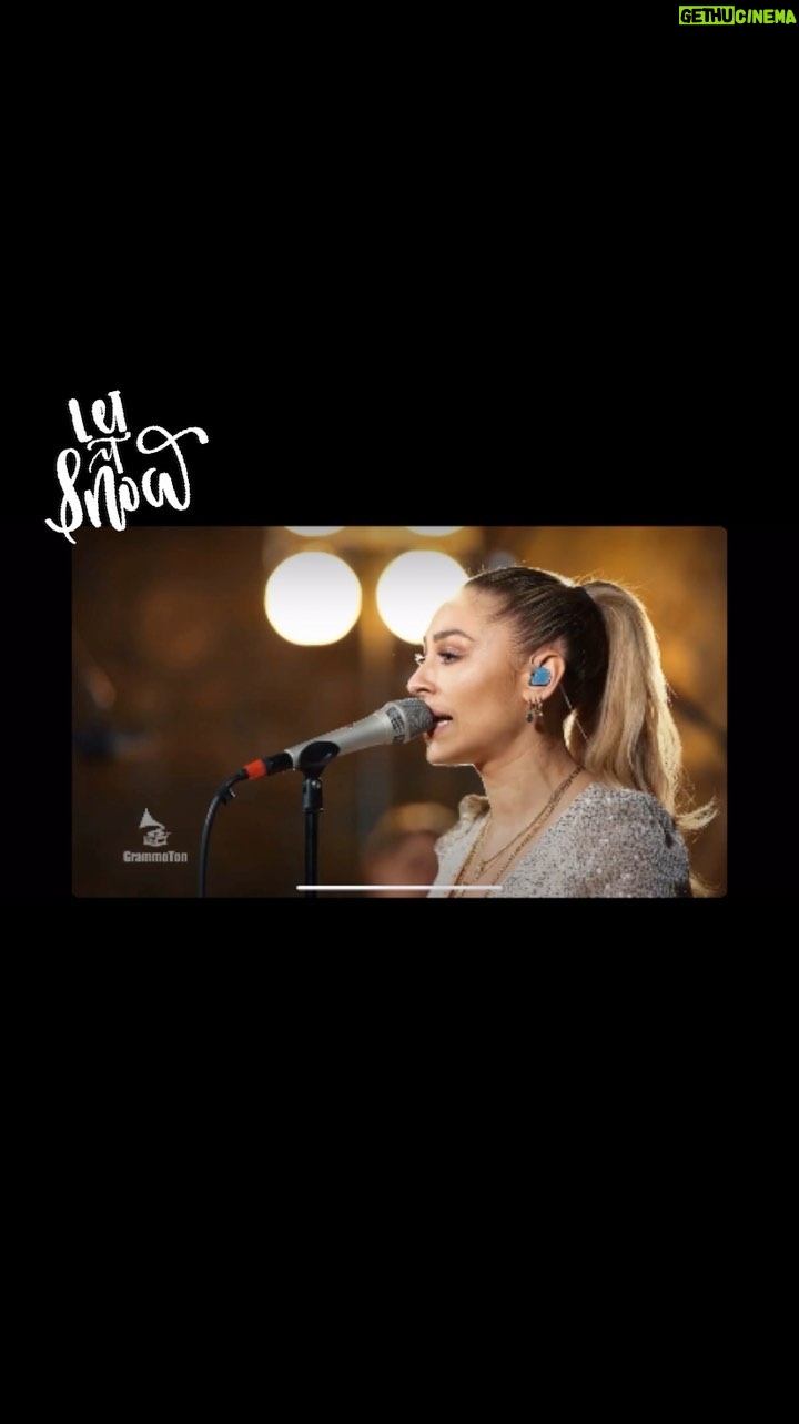Linda Teodosiu - 1.7K Likes - Let It Snow @grammotonmusik
#christmas #christmascover #christmassongs #letitsnow #snow #winter #xmassong #live #reels