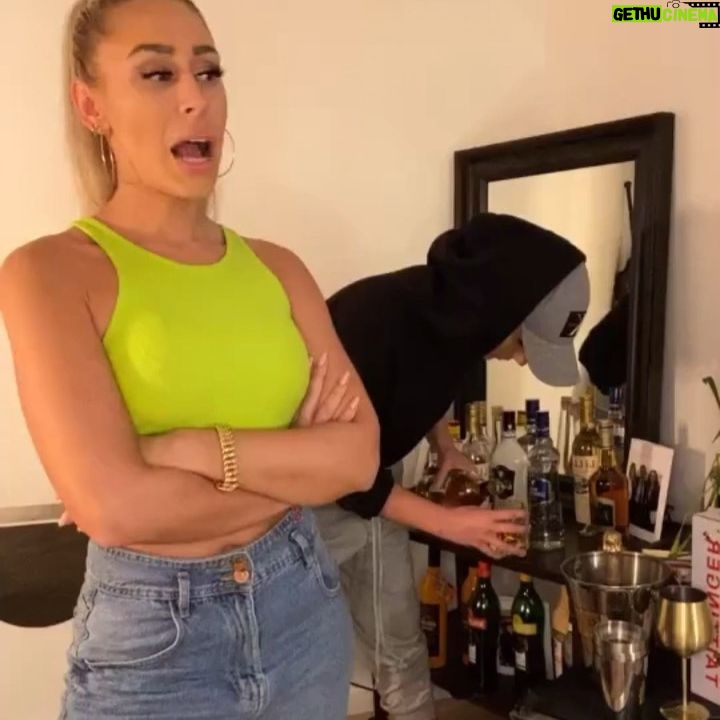 Linda Teodosiu - 1.8K Likes - ... Rosenkrieg 🥀 Part 2 #comedy #german #song #girls #blumio #rosenkrieg #fun #votd #videooftheday #ootd #outfitinspiration #goodvibes #germanmeme #bestmemes