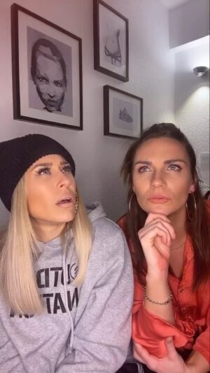 Linda Teodosiu Instagram - Porzer Chickzz erklären ihre Sicht! 
Wenn ihr mehr Videos von den Chickzz auf Porz sehen wollt, müsst ihr auf @porzer_chickzz gehen... 😍 #comedy #viral #trend #tiktok #reelsinstagram #reels #porzerchickzz #myspass #germanmeme #larissaundrebeccaerklärendiewelt