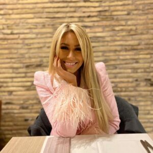 Linda Teodosiu Instagram - Leute❤️ ich bin gerade in Rom und so fasziniert von dieser Stadt! Ich kann JEDEM nur empfehlen hierher zu kommen. An jeder Ecke ist eine Sehenswürdigkeit, eine Wucht von Gebäuden. Einfach ein Traum. 
Wer war von euch schon einmal hier? 
Was solle ich unbedingt sehen? 
In welchen Restaurants sollte ich dringend essen? 
In welche Shoppingläden muss ich unbedingt hin? 
#bellaitalia #italy #italianfood #italien #happyitaly #fashionitaly #pinkfahion #potd #ootd