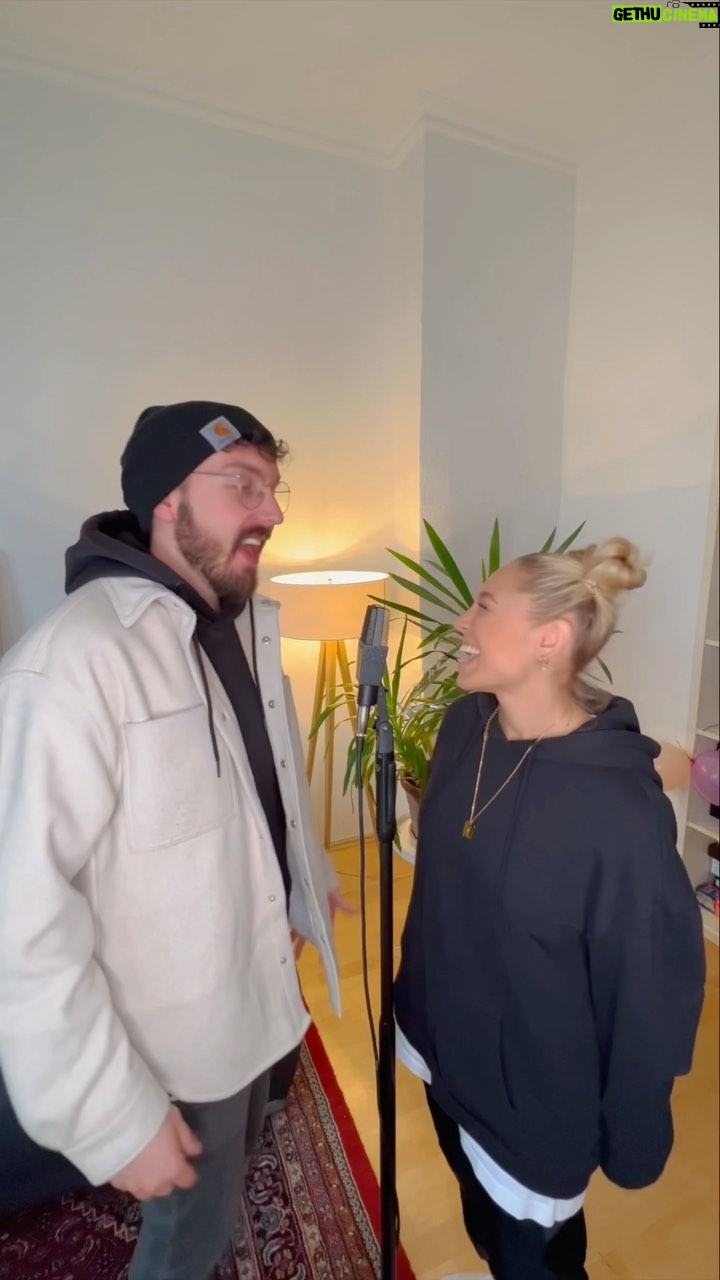 Linda Teodosiu - 2.8K Likes - Endlich mal wieder ein Musikvideo! I know it took me way tooooo long …. Dafür ist es umso geiler haha 😆. Mit @nicogomezmusic ist eh alles schön!!!! Danke für dein Talent.🥺❤️ love uuuuuuu HRS &HRS BY @munilong viel Spass beim hören! Teilen und kommentieren wäre der Knaller! Das Ende ist leider nicht drauf! Könnt ihr dann bei TikTok komplett hören. #reels #musicreel #musicvideo #hrsandhrschallenge #munilong #votd #tiktokgermany #germansinger #coverhrsandhrs #musiccover #reelsinstagram #duet