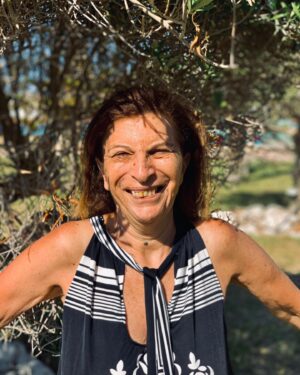 Linda Youdif Instagram - Shooting à djerba devant l’olivier de la piscine! Bon photographe 🥰🥰🙏🙏