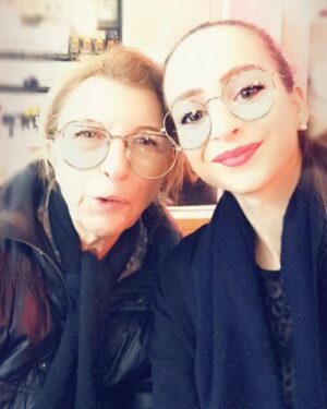 Linda Youdif Instagram - Avec ma grande pote @daniagiofficiel ça fait trop longtemps que je ne t’ai pas revue! Je t’embrasse et tu me manques ❤️❤️💋💋