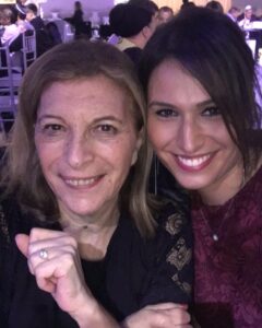 Linda Youdif Instagram - Un très joyeux anniversaire à ma belle fille préférée @audreyroubine qui m’a donné 2 beaux petits enfants! Je te souhaite tout le bonheur du monde avec toute ta petite famille, la joie, la santé. Je t’embrasse très très fort ❤️❤️🎂🎂💋💋