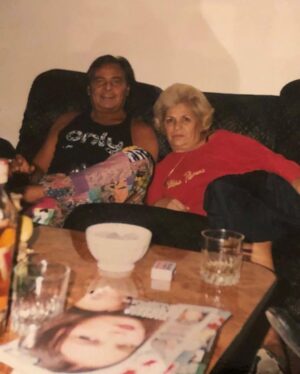 Linda Youdif Instagram - Elle était belle ma mère! C’était son anniversaire aujourd’hui. Elle nous a quittés il y’a déjà 4 ans.. elle est partie rejoindre mon père et mon oncle Philippe ds les étoiles. Ce sont des anges qui nous regardent tous les jours. Ils nous manquent tellement. Reposez en paix. On vous aime à jamais ds notre cœur. ❤️❤️🙏🙏🙏