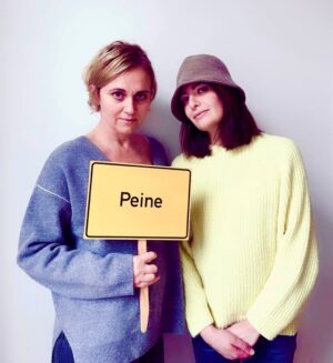 Linda Zervakis Instagram - @c.miosga nimmst Du mich mit?

#peine
#schoenenviertenadvent 
#drivinghome
