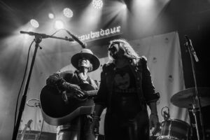 Linda Perry Instagram - For those of you who don’t know, this year @aballard and I founded @equalizeher and last week we threw another amazing event but this time in LA at @thetroubadour. Alisha and I are committed to educating and inspiring the next generation of women in music, providing opportunities and bringing people together. We have another family-friendly event coming up. Stay tuned for more info… Equalize your daughters from day one. 📷: @heidizumbrun⚡️