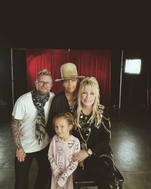 Linda Perry Instagram - Sharing a moment !