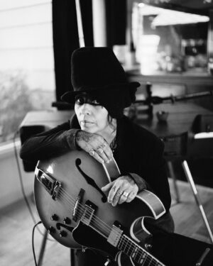 Linda Perry Instagram - Had a great chat with @marvin_thebrand about balancing the music industry and creating an equal playing field. Our mission with @equalizeher is to equalize our daughters from day one. Read more in issue no. 7

Photos: @jesselirola 
Words: @gembien
Makeup: @angiebulmer